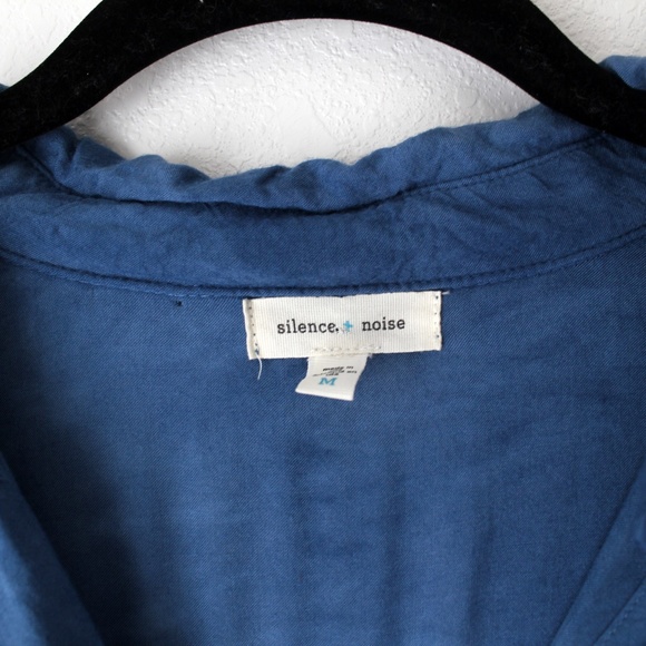 ✨UO - Blue Bridgette Dip-dye Popover Shirt ✨ - Picture 4 of 8